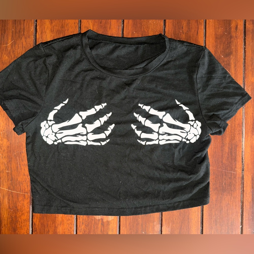 Women’s size medium/large black crop top with skull hands